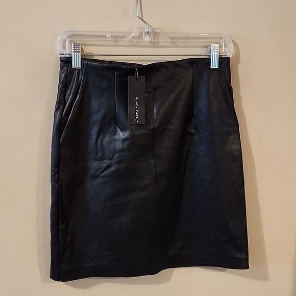 Beautiful faux leather skirt NWT - Picture 1 of 4